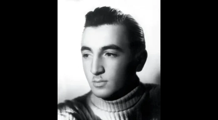 Charles Aznavour : 15 clichés vintage pour redécouvrir une légende de la chanson française